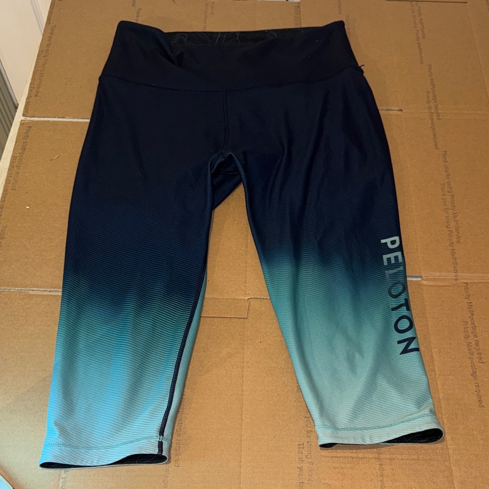 Peloton WITH Stripe Fade‎ Reversible HW Capri L/XL